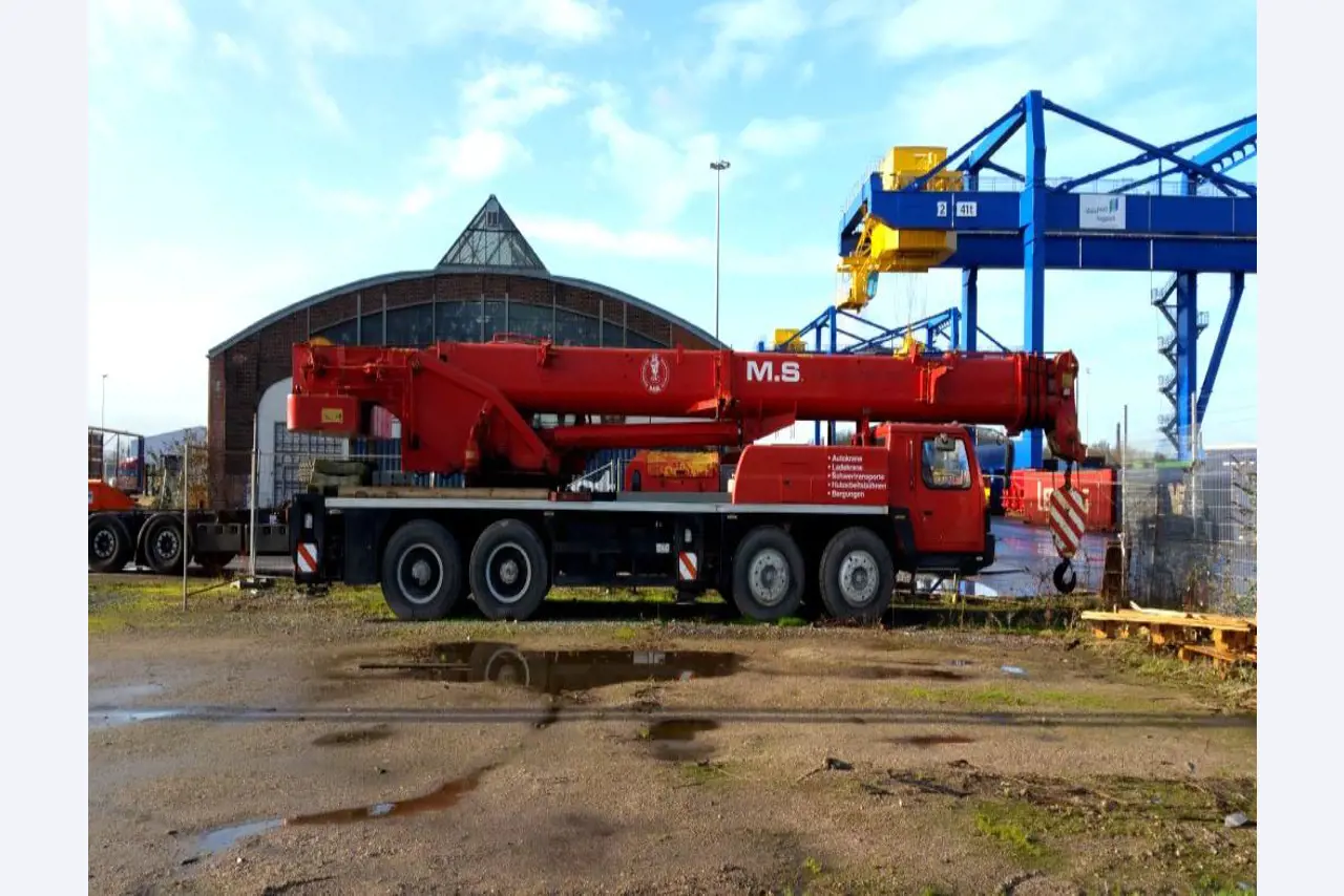 crane vehicles and industrial trucks -4