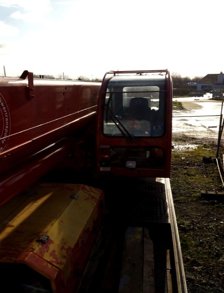 crane vehicles and industrial trucks -7