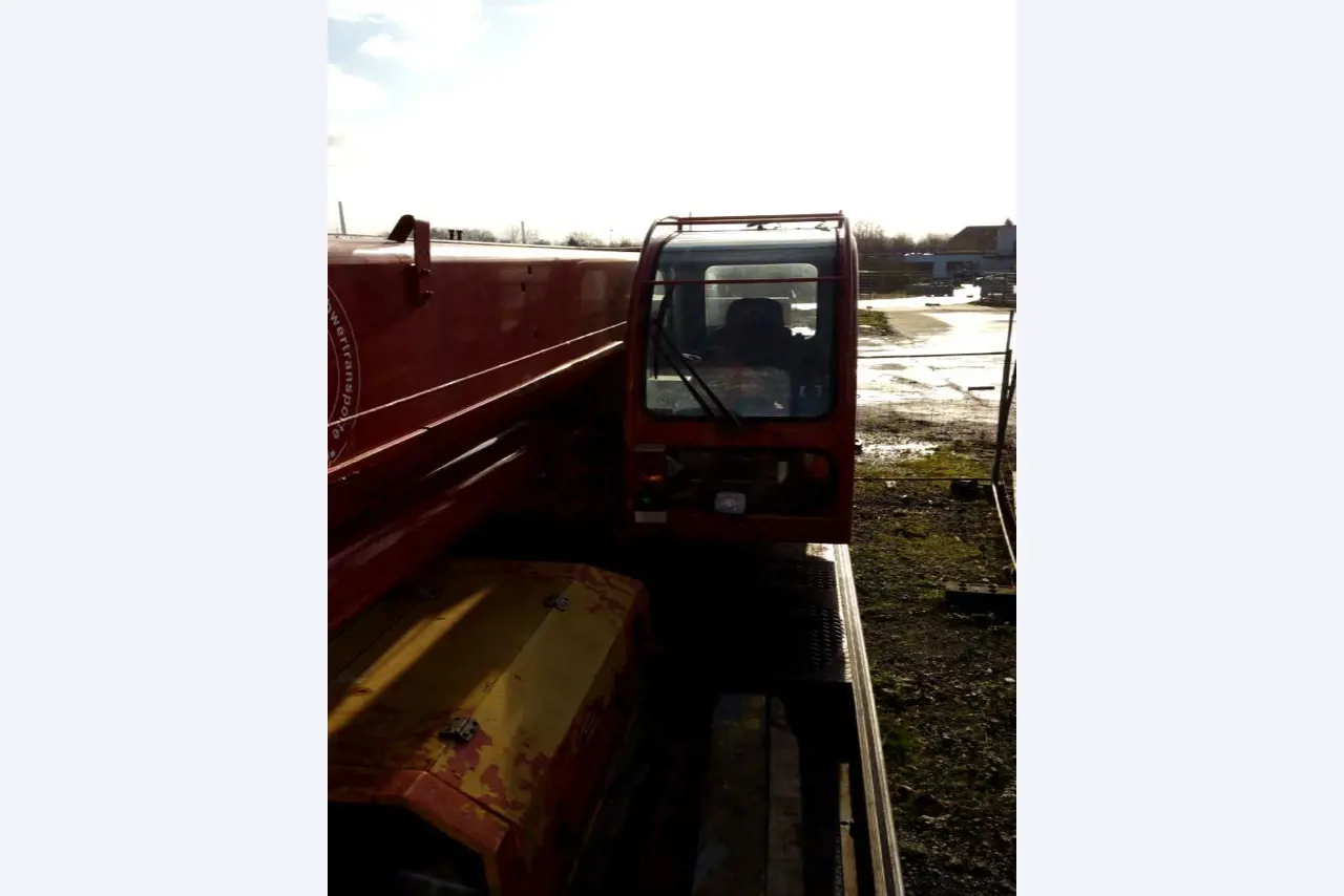crane vehicles and industrial trucks -7