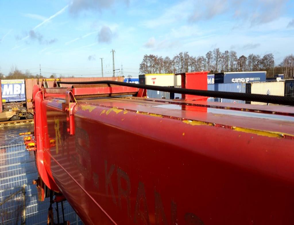 crane vehicles and industrial trucks -8