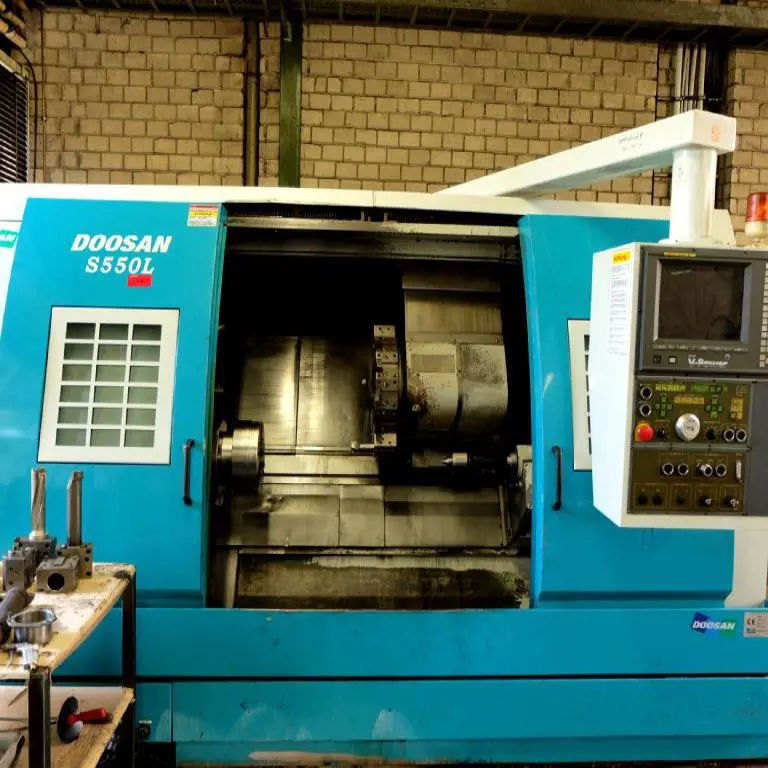 Tokarka CNC ze skośnym łożem Doosan S 550 L