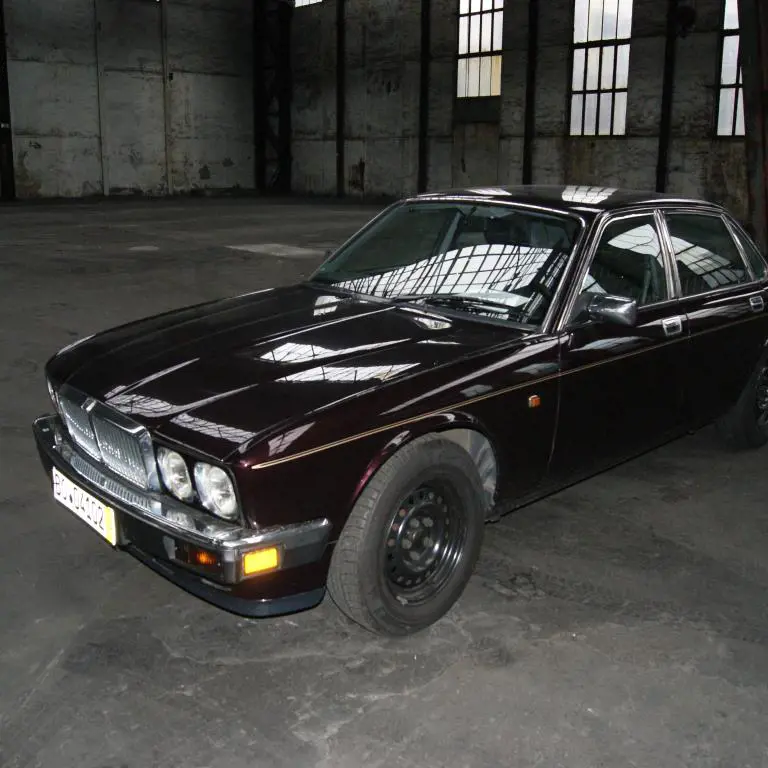 Voiture Jaguar XJ40 4,0