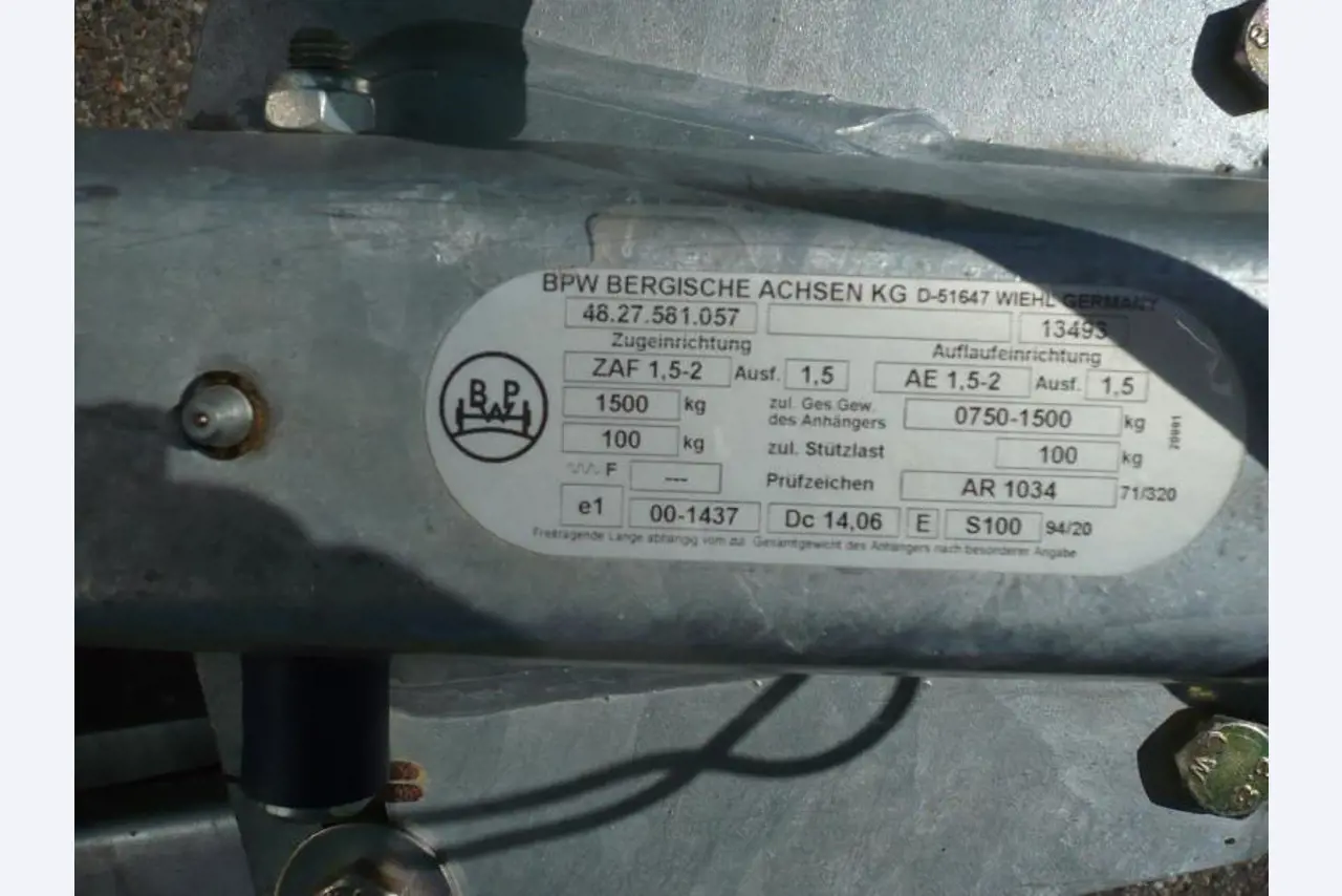 Well maintained water filling line, labeller, robotic cell for palletizing and FILLING LINE FOR FILLING KEGS-5