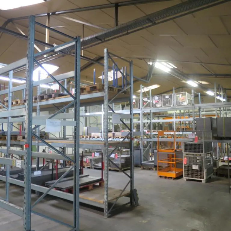 80 lfm. Heavy-duty pallet racking, without contents; ATTENTION: later release by arrangement