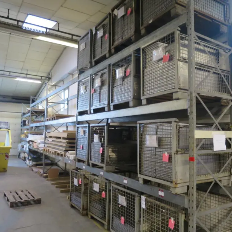 100 lfm. Heavy-duty pallet racking, without contents; ATTENTION: later release by arrangement