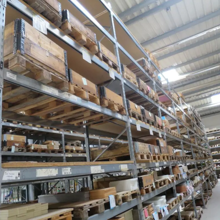 25 lfm. Pallet racks (21)