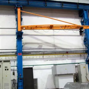 wall-mounted slewing crane