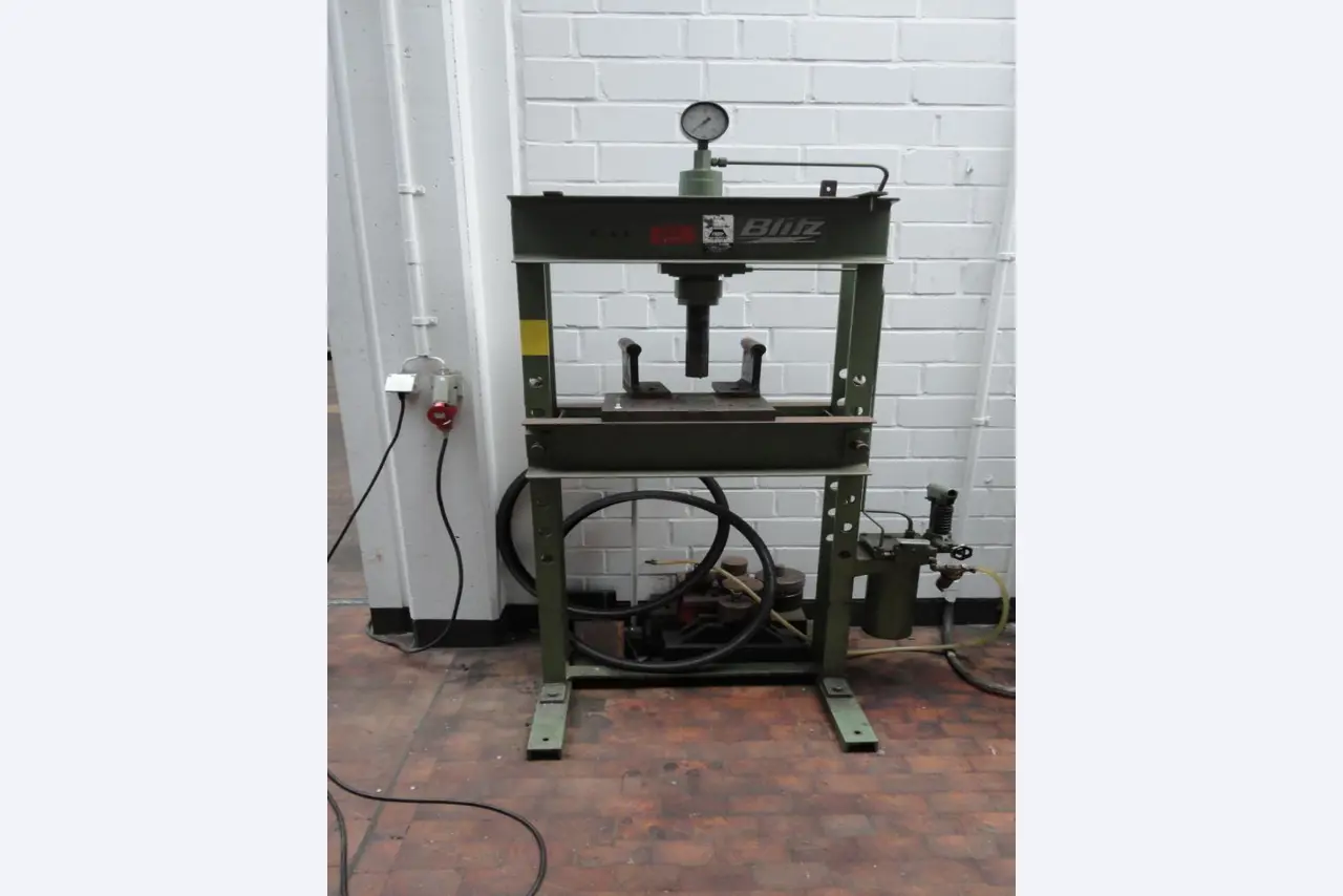 Staatliche Gewerbeschule Verkehrstechnik, Arbeitstechnik, Ernährung (G 20)-1