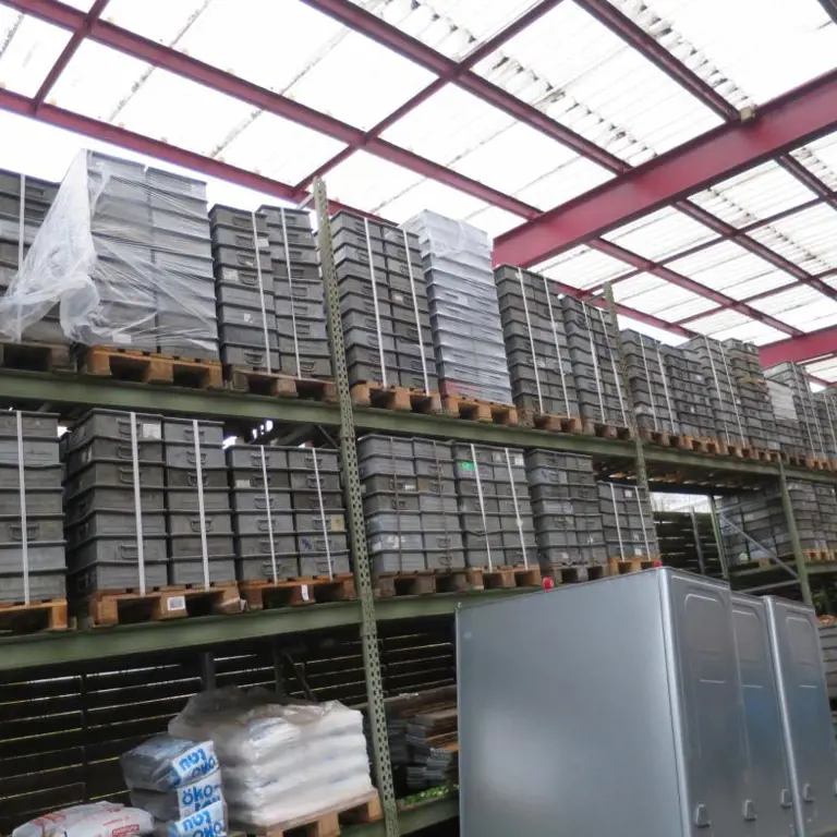 1 Posten Metal stacking boxes