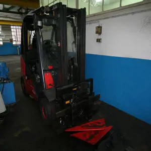 gas-powered forklift truck Linde H25T