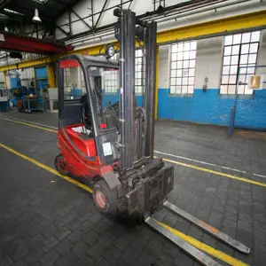 four-wheel gas-powered forklift truck Linde H18T-02