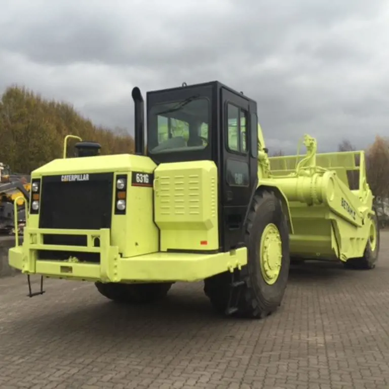 Zgarniacz, ciągnik nr CLR00575, łyżka CMT00563, godziny pracy 6,217 Caterpillar 631 G