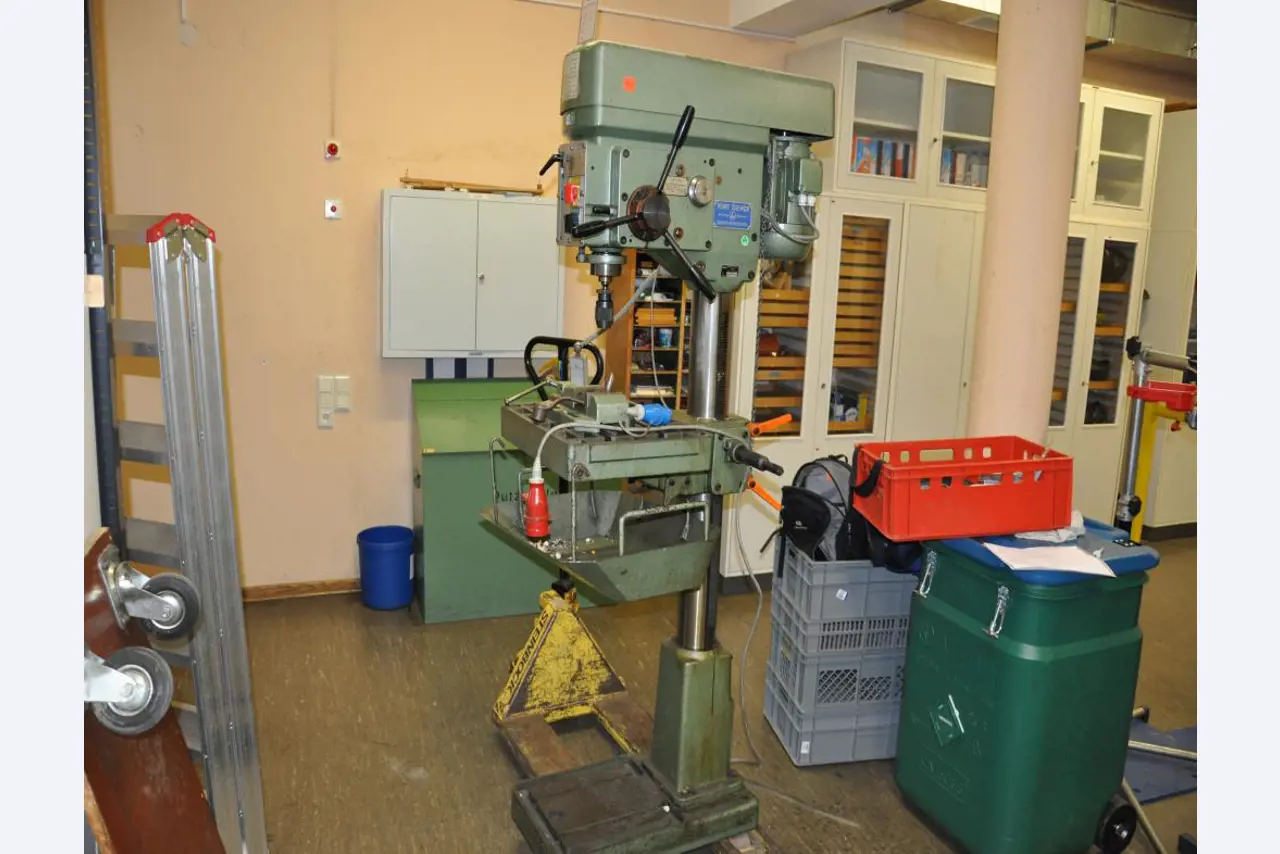 former Staatliche Gewerbeschule Metalltechnik mit technischem Gymnasium (G17) -6