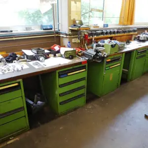 2 workbenches