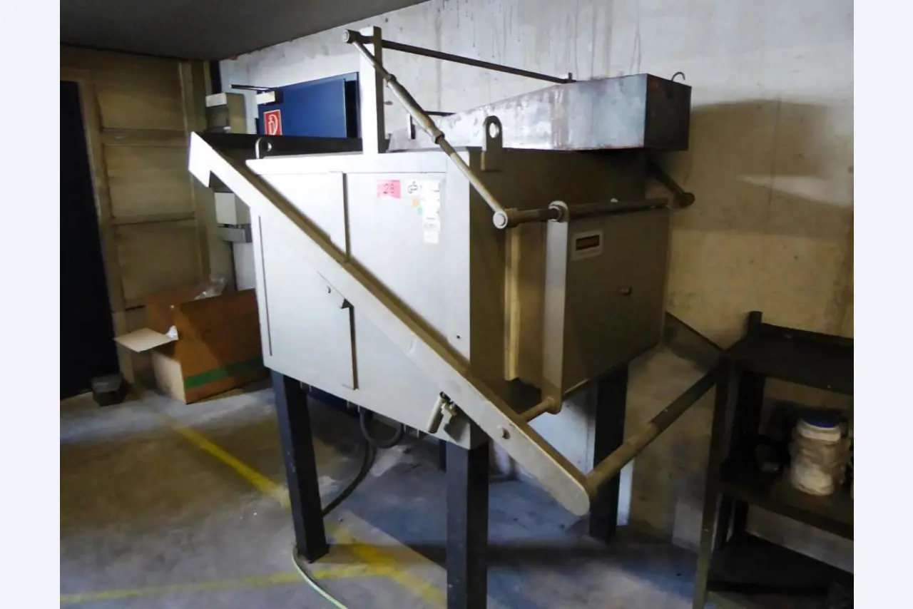 Máquinas de fundição injetada, de usinagem de metais e de revestimento em pó-1