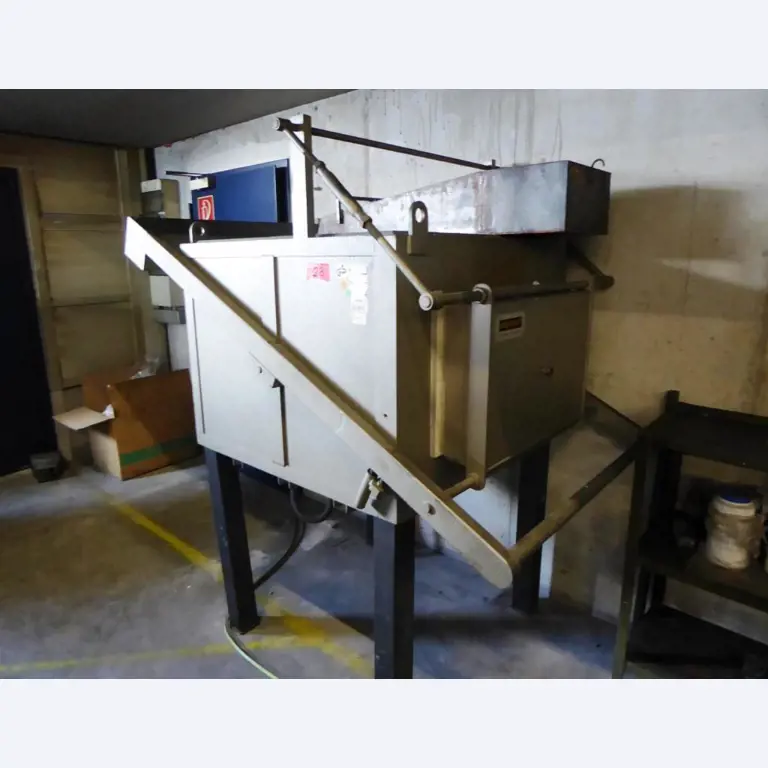 Máquinas de fundição injetada, de usinagem de metais e de revestimento em pó-1