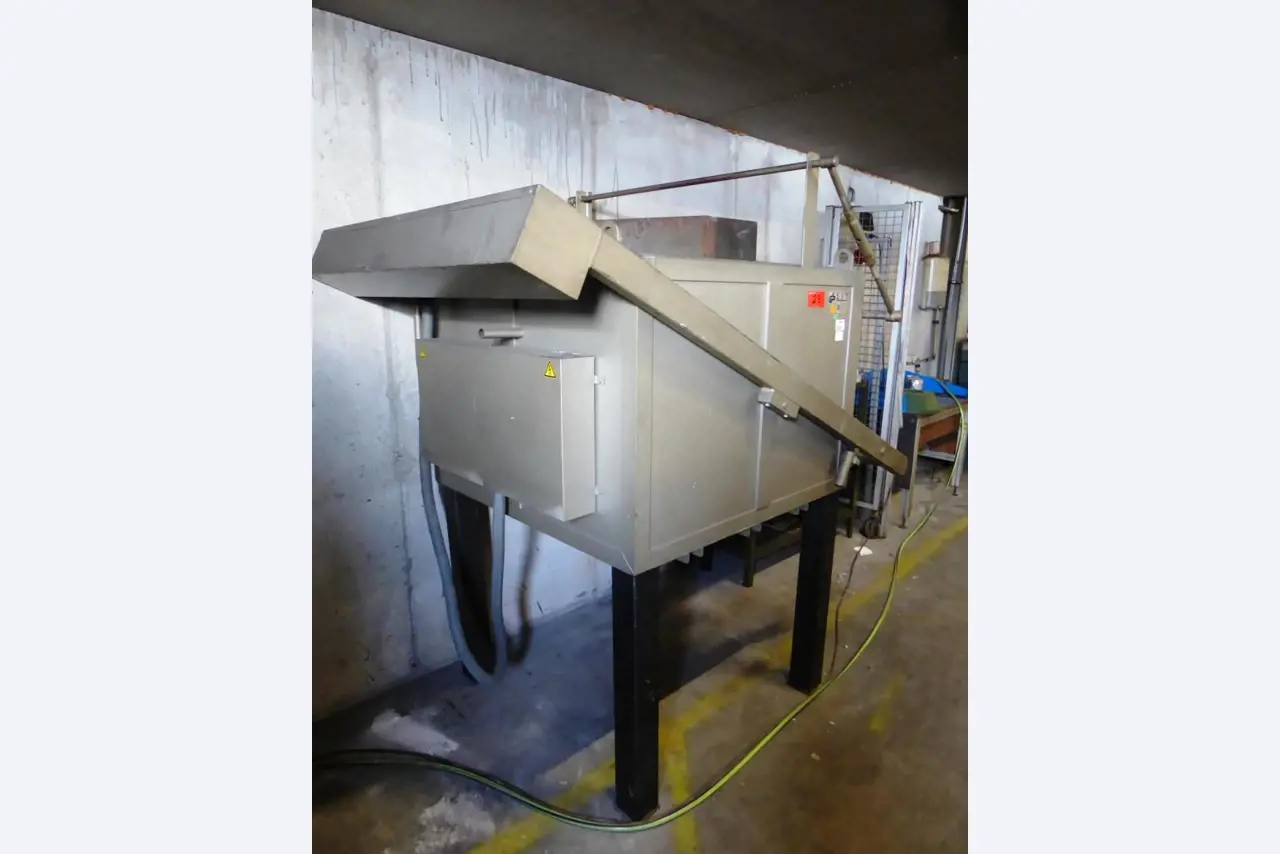 Máquinas de fundição injetada, de usinagem de metais e de revestimento em pó-5