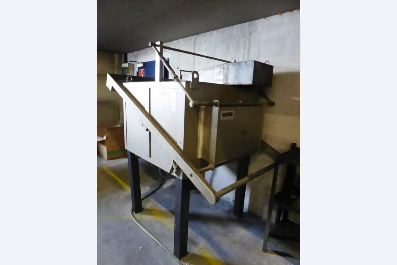 Máquinas de fundição injetada, de usinagem de metais e de revestimento em pó-6