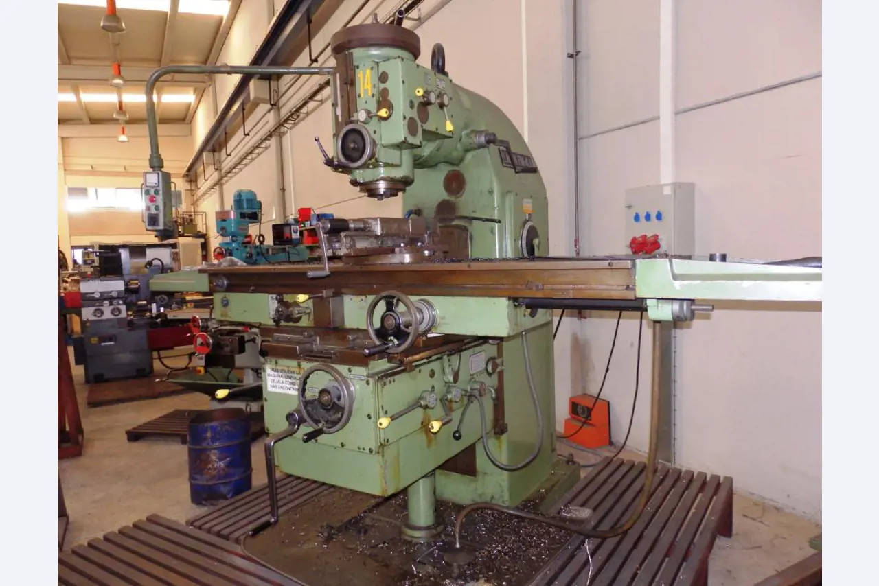 Metalworking Workshop Machinery-37