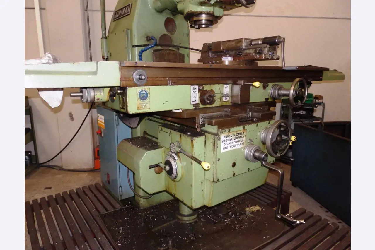 Metalworking Workshop Machinery-39