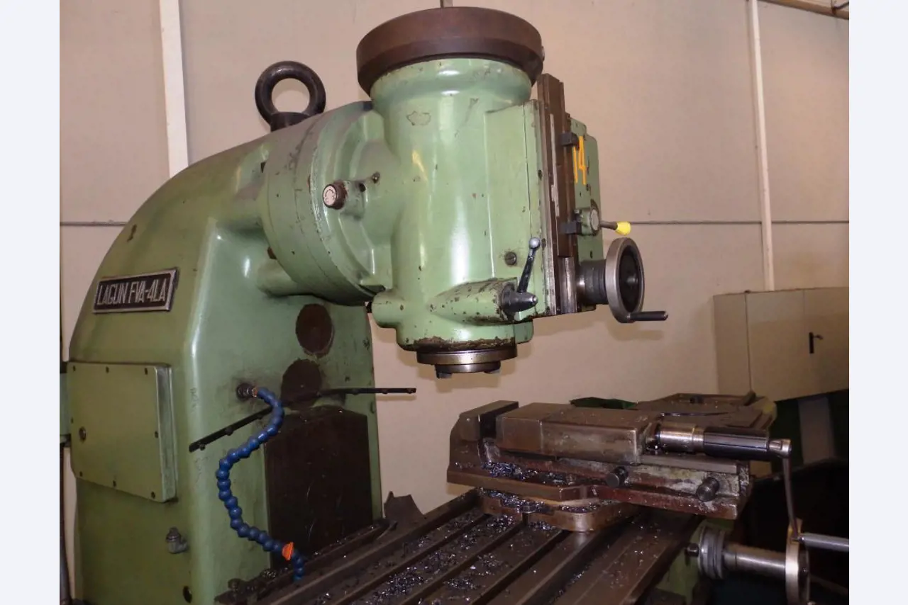 Metalworking Workshop Machinery-40