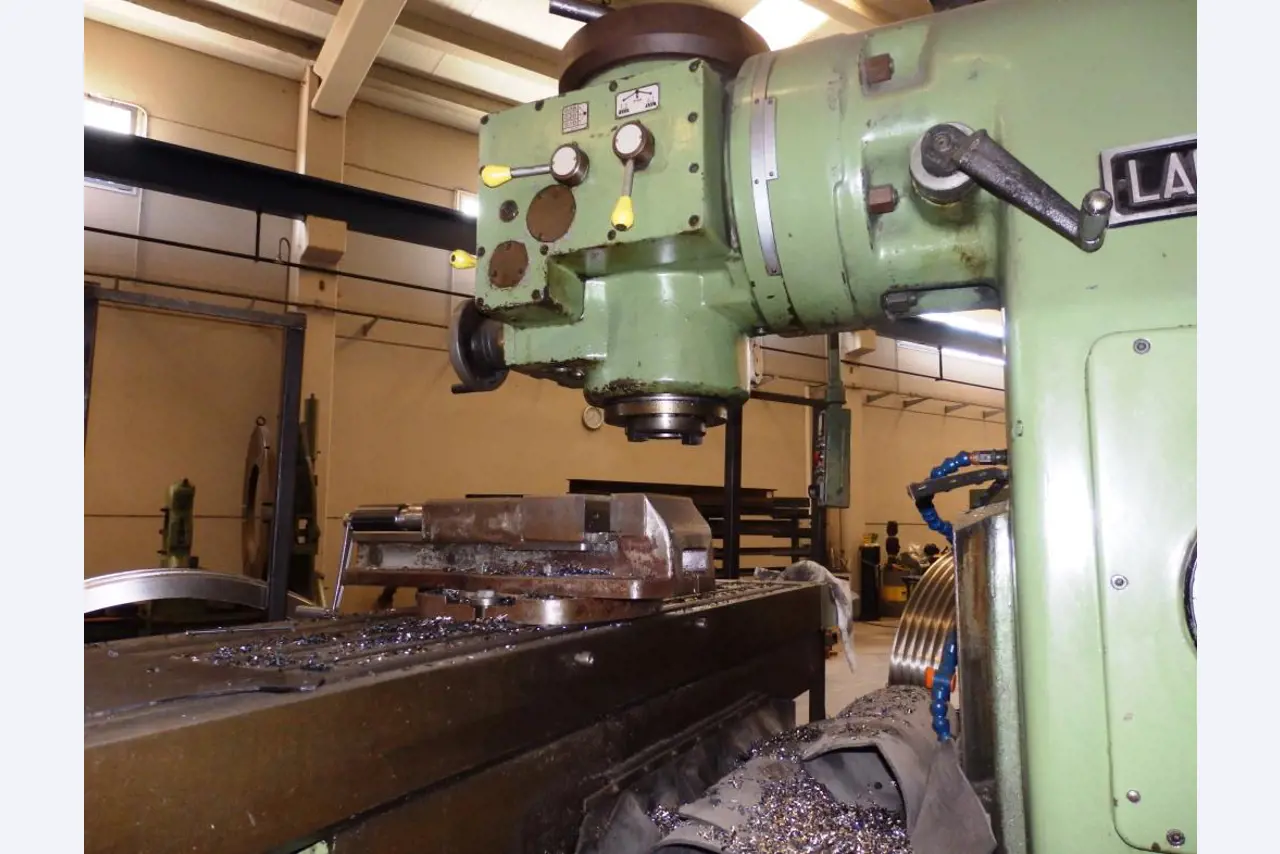 Metalworking Workshop Machinery-41
