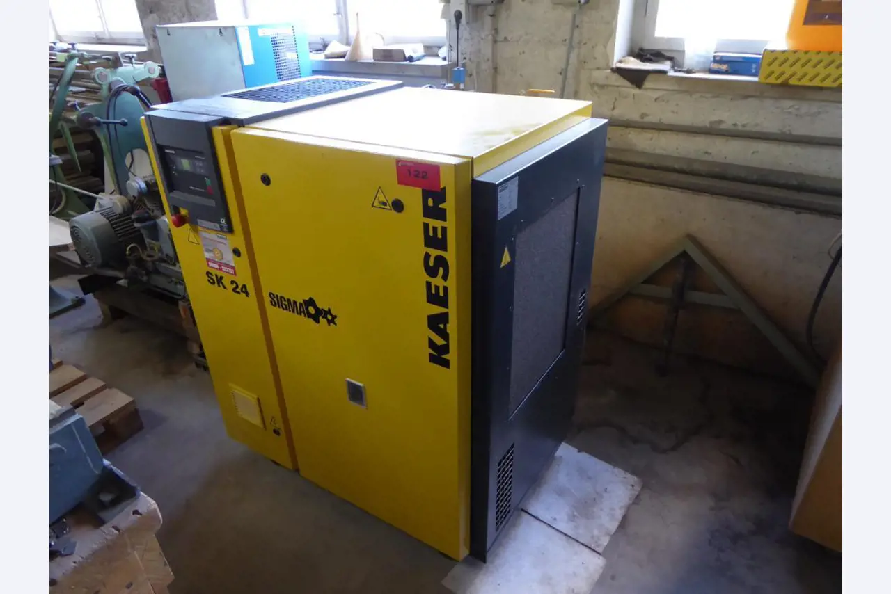 well-maintained woodworking machinery-1