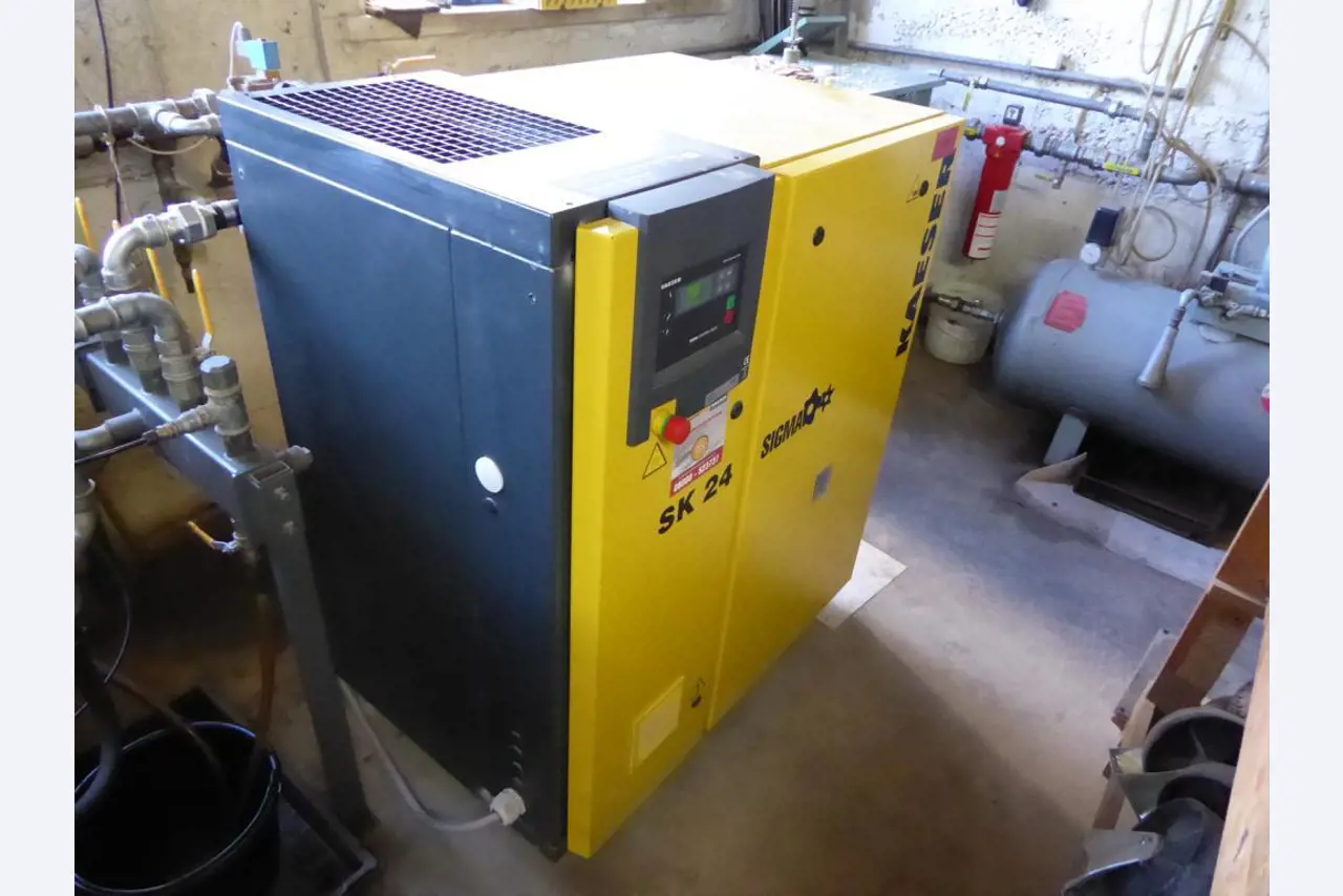 well-maintained woodworking machinery-2