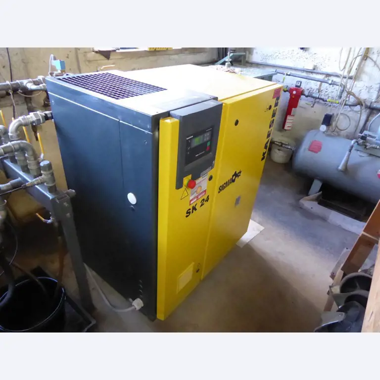 well-maintained woodworking machinery-2