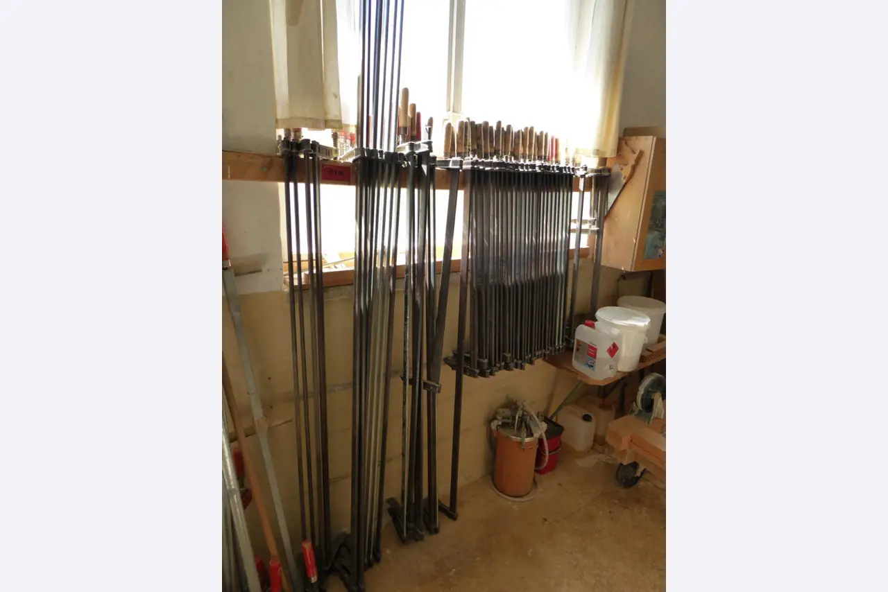 well-maintained woodworking machinery-1