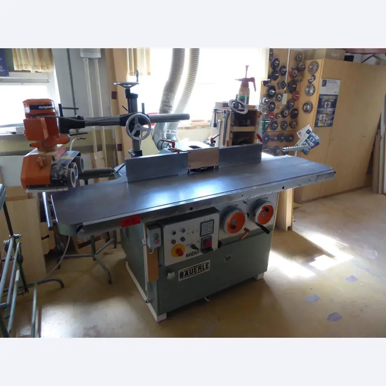 des machines à bois bien entretenues-1