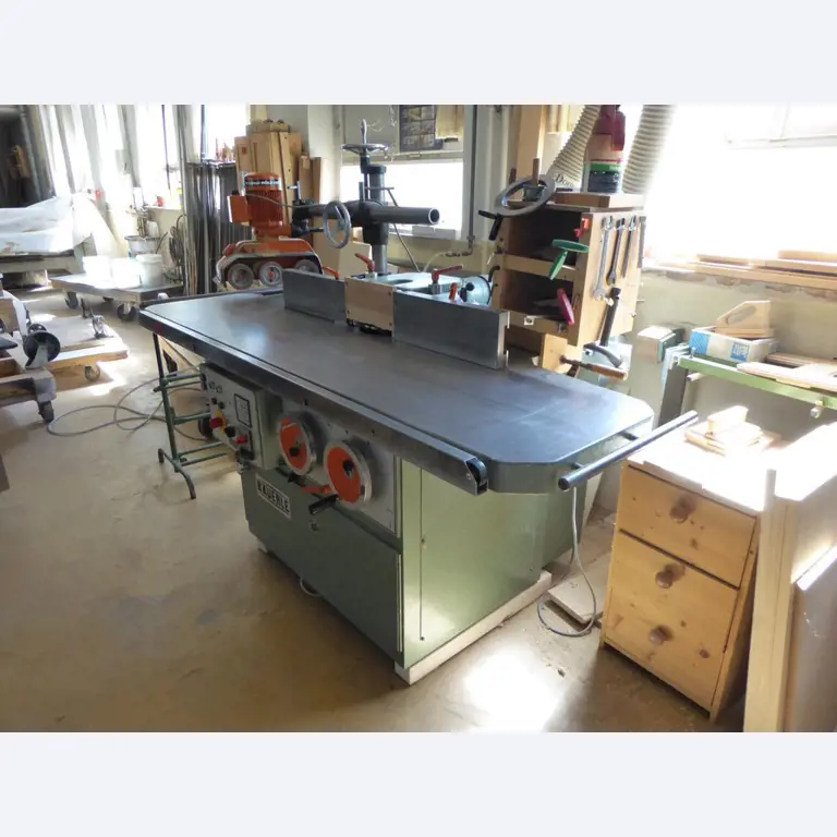 des machines à bois bien entretenues-3