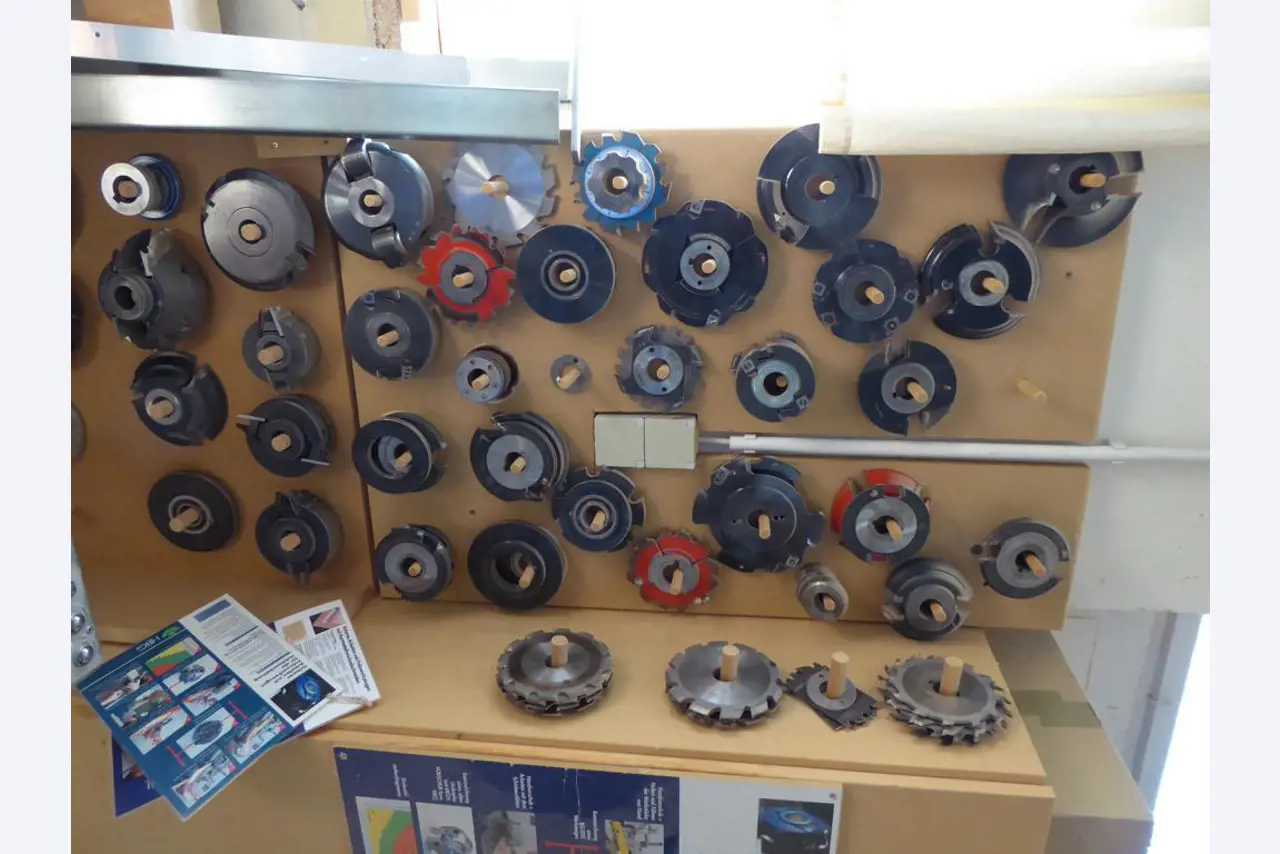 des machines à bois bien entretenues-6