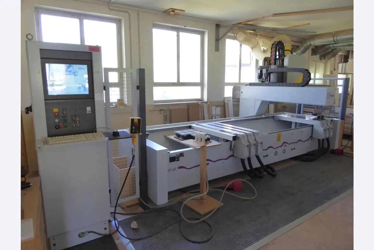 well-maintained woodworking machinery-1