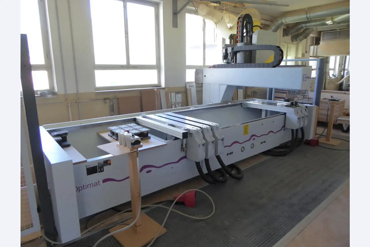 well-maintained woodworking machinery-2