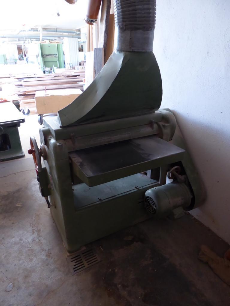 well-maintained woodworking machinery-2