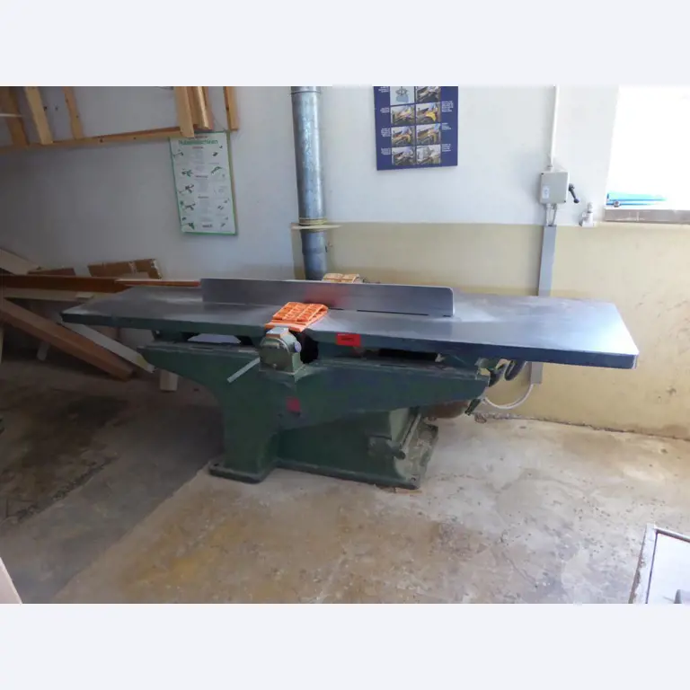 well-maintained woodworking machinery-1