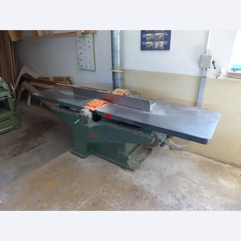 well-maintained woodworking machinery-2