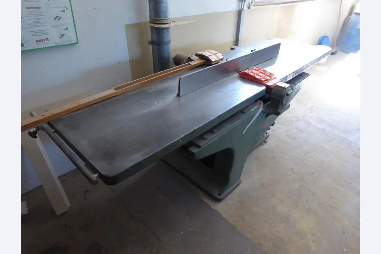 well-maintained woodworking machinery-3