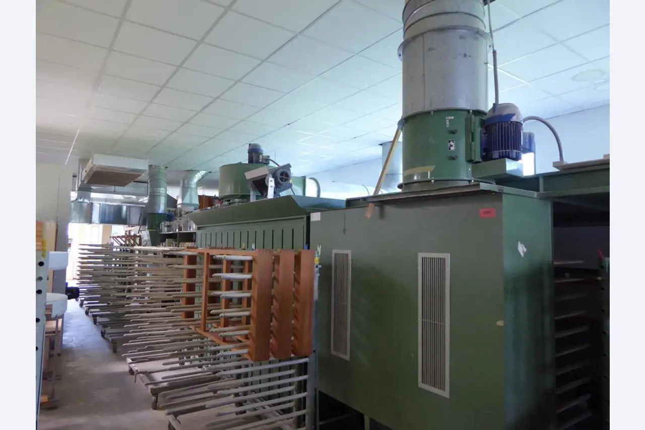 well-maintained woodworking machinery-2