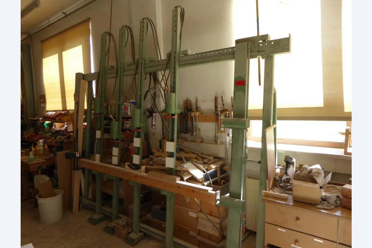 well-maintained woodworking machinery-2