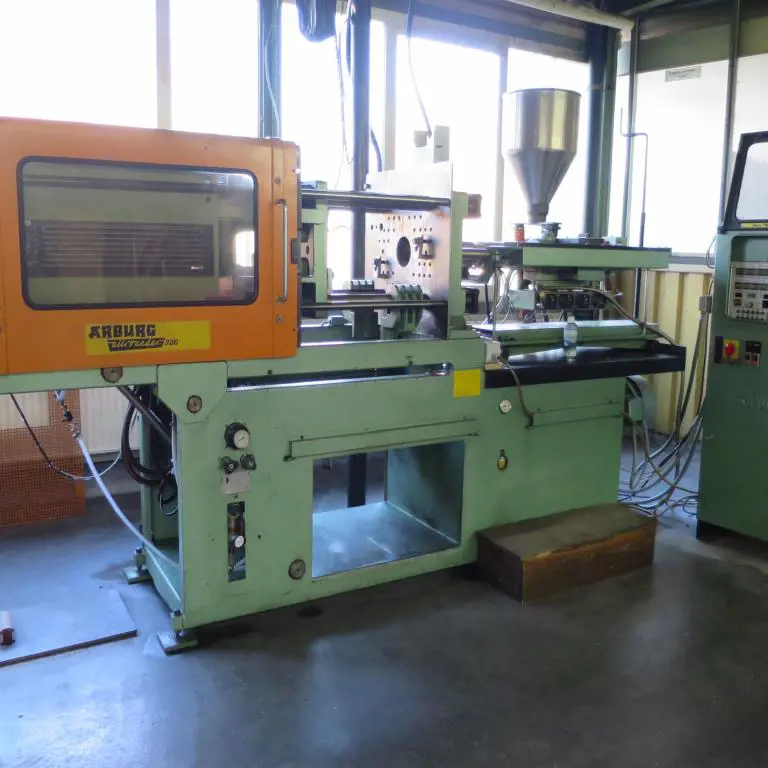 Synthetic injection moulding machine Arburg Allrounder 320-210-750