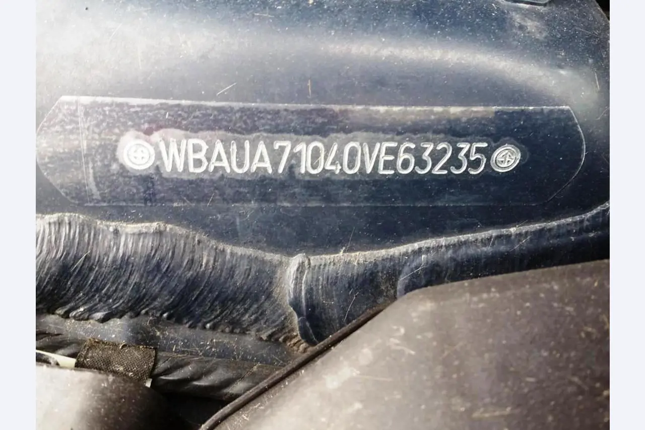 divers véhicules à moteur-10