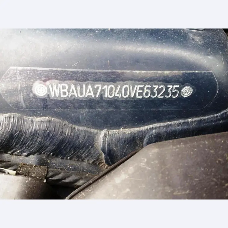 divers véhicules à moteur-10