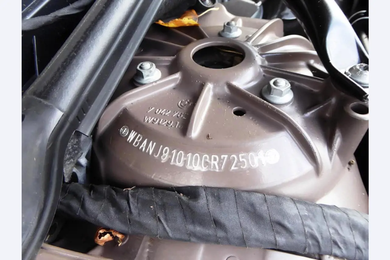 divers véhicules à moteur-6