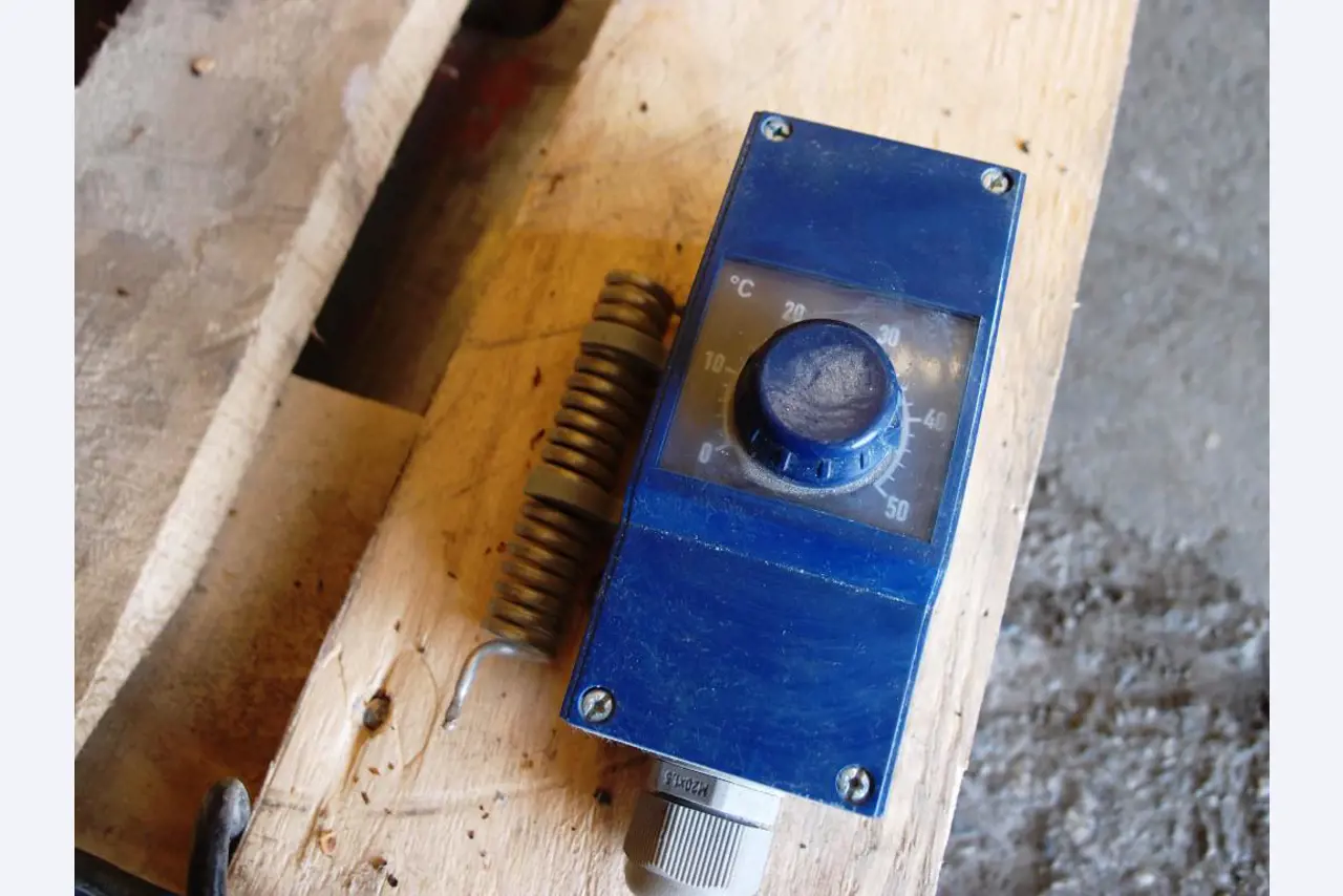 premium office and conference room equipment-6