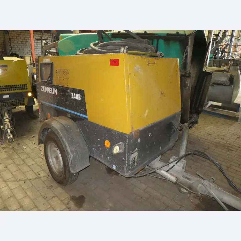 dobro vzdrževani gradbeni stroji, oprema za gradbene stroje in vozila.-1