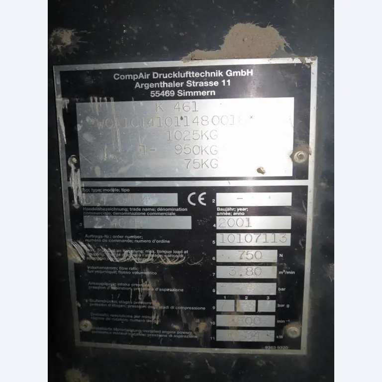 dobro vzdrževani gradbeni stroji, oprema za gradbene stroje in vozila.-4