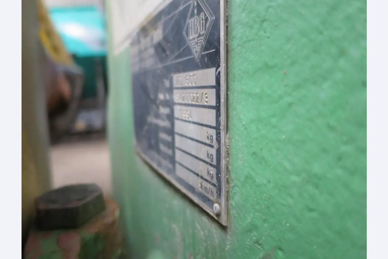 dobro vzdrževani gradbeni stroji, oprema za gradbene stroje in vozila.-2