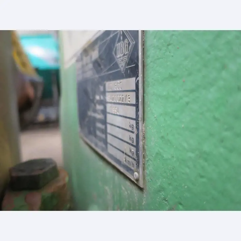 dobro vzdrževani gradbeni stroji, oprema za gradbene stroje in vozila.-2